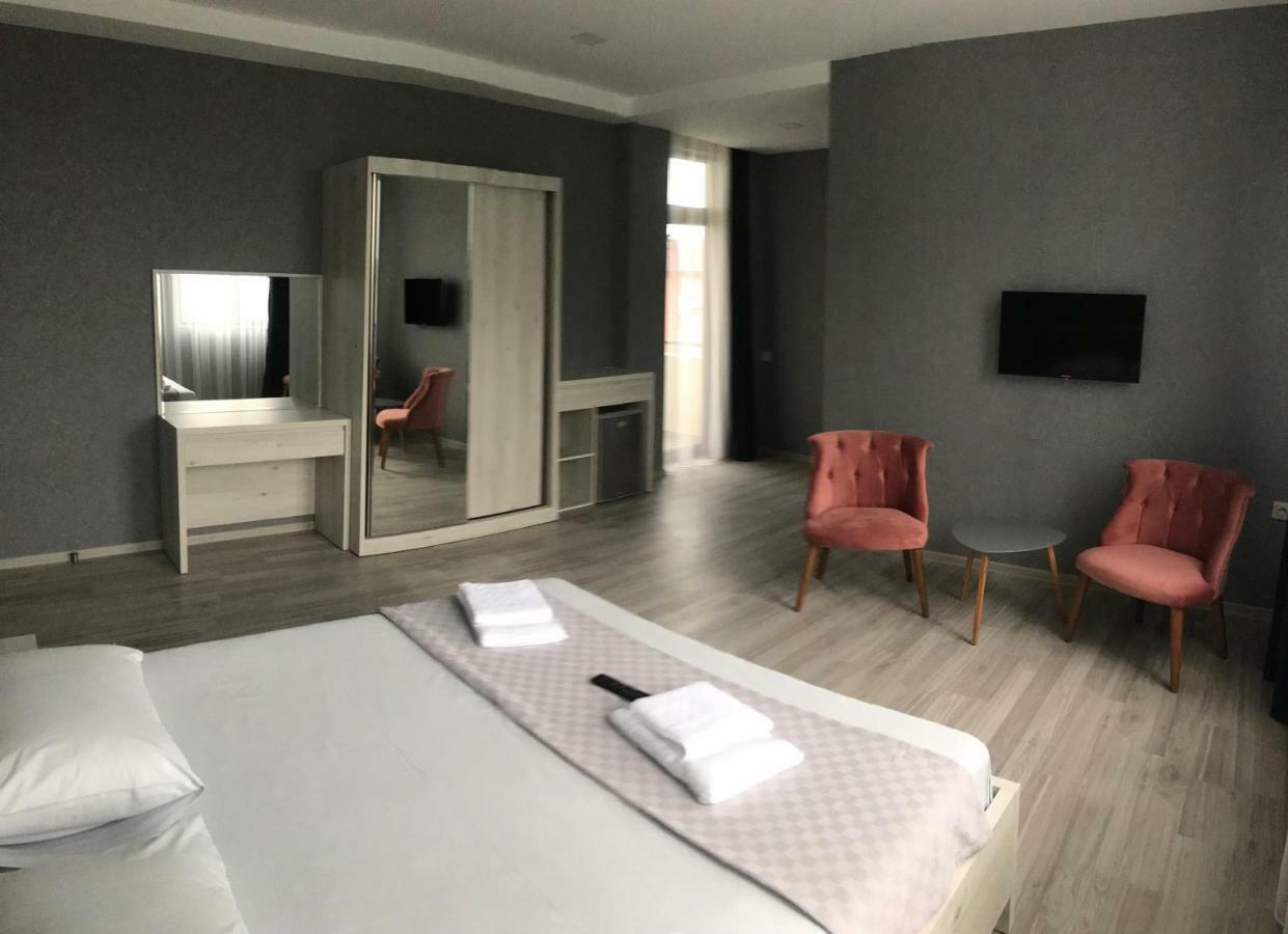 Hotel Fleur De Lis Gonio Luaran gambar