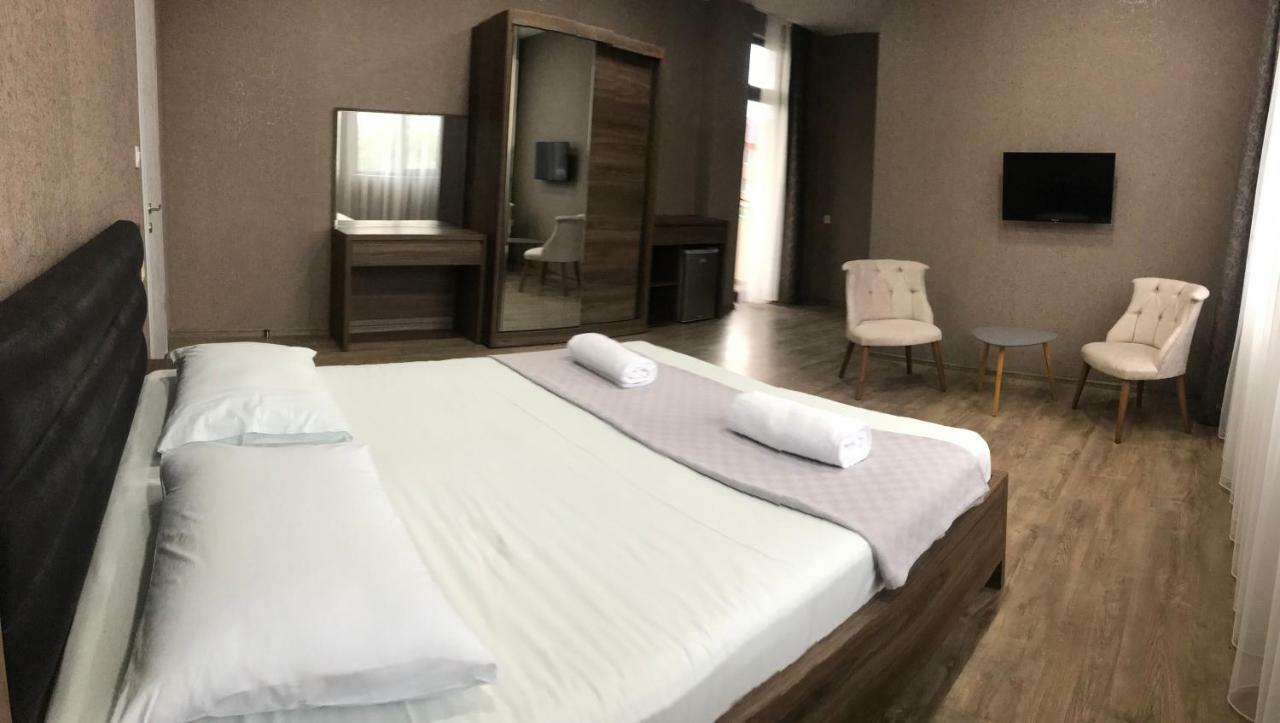 Hotel Fleur De Lis Gonio Luaran gambar